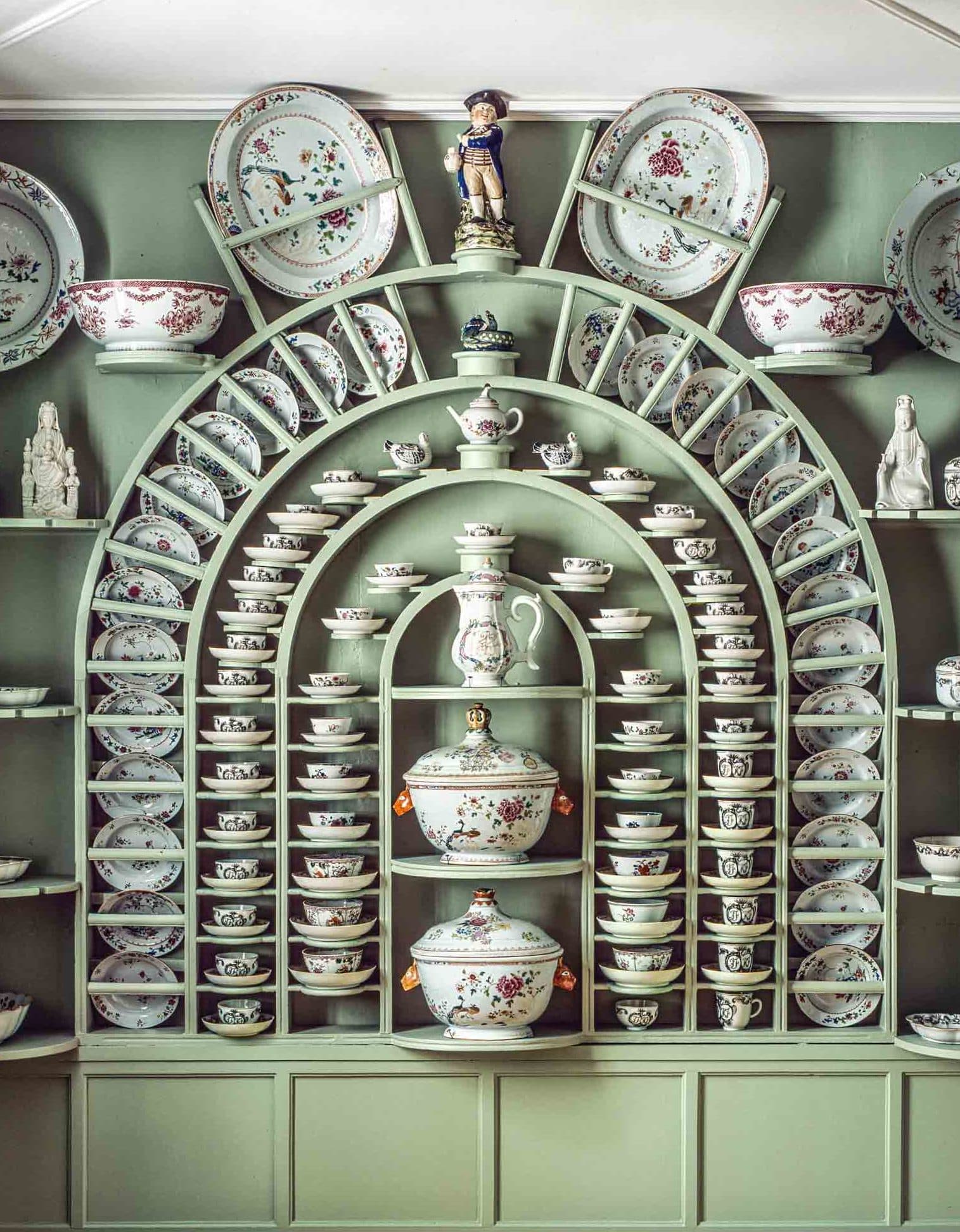 Exploring the Cultural Significance of Porcelain Dinnerware Sets