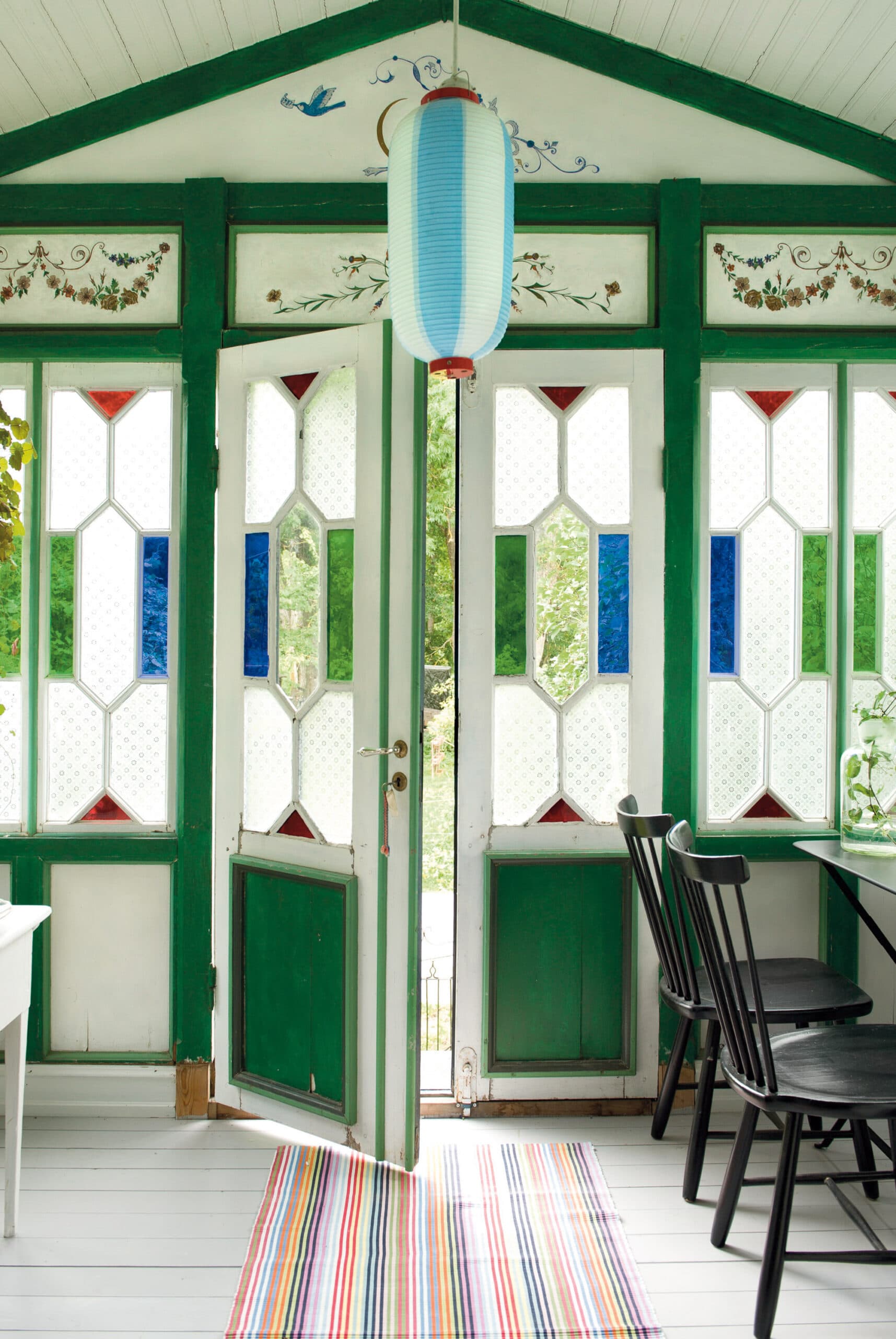 https://fredericmagazine.com/wp-content/uploads/2023/05/FREDERIC_V7_BRING-IT-BACK_STAINED-GLASS_Glasdoor-rt-scaled.jpg